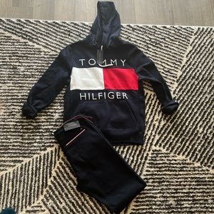 TOMMY HILFIGURE TRACKSUIT
